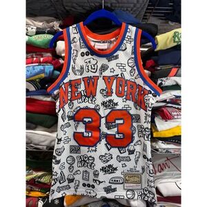 Mitchell & Ness Patrick Ewing New York Knicks Doodle Jersey 33 Mens Small White